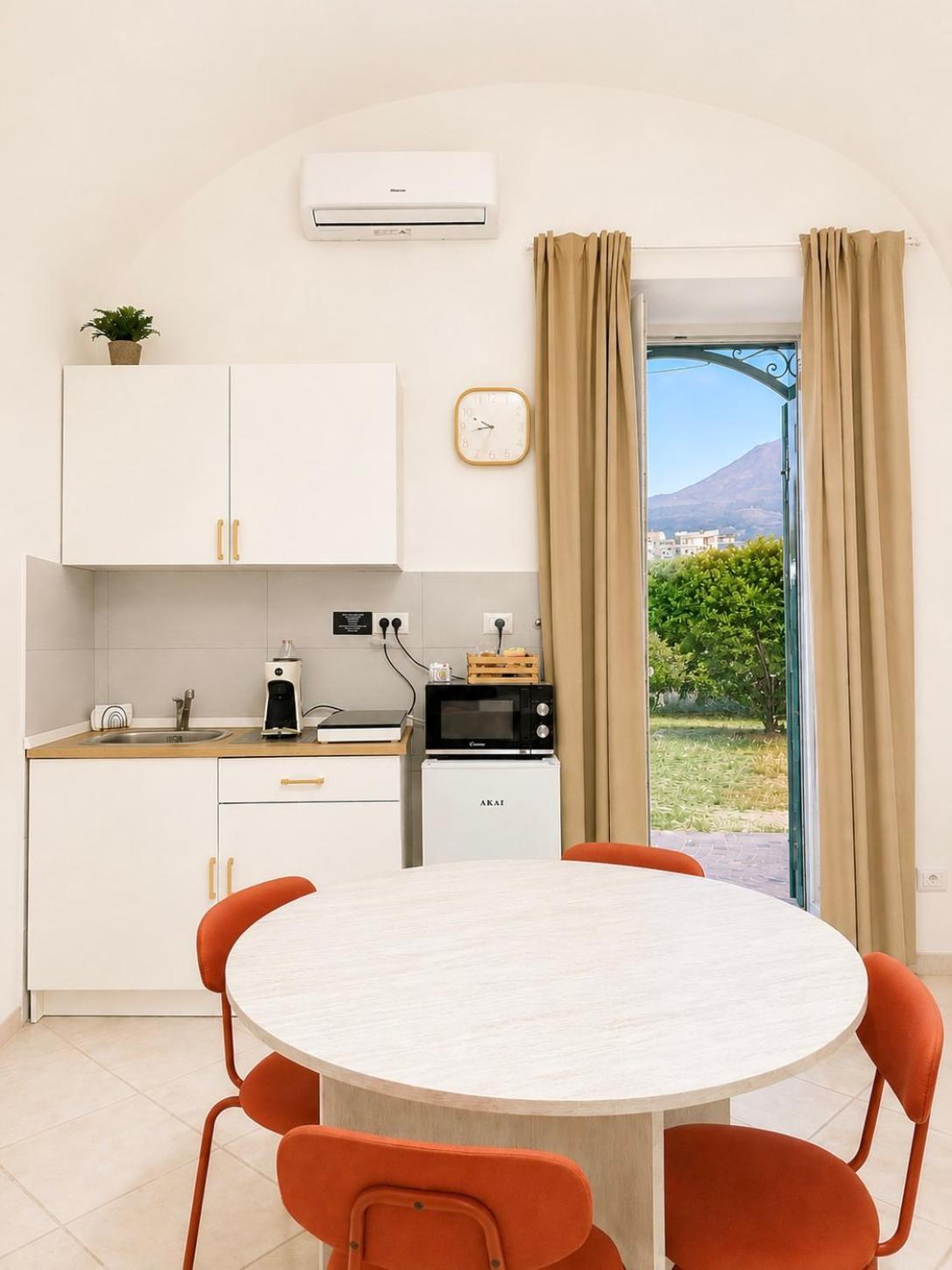 One-Bedroom Deluxe Apartment
